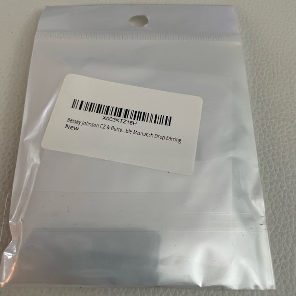 NIB Betsey Johnson mismatch drop butterfly earrings - Picture 4 of 6